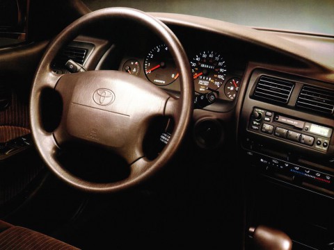 Toyota Corolla (E10) spécifications techniques et consommation de carburant  — AutoData24.com