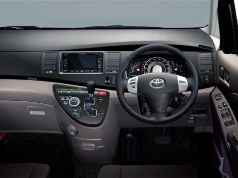 Технические характеристики о Toyota ISis