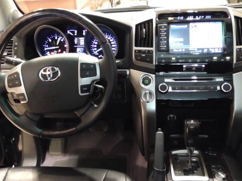 Caractéristiques techniques de Toyota Land Cruiser 200 Restyling