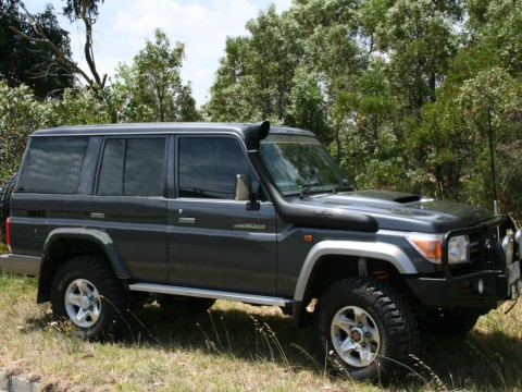 Technical specifications and characteristics for【Toyota Land Cruiser 76 (HZJ76)】