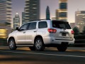Toyota Sequoia Sequoia II 5.7L V8 (381 Hp) 4WD full technical specifications and fuel consumption