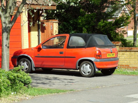 Vauxhall Corsa Convertible teknik özellikleri