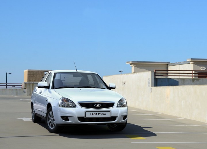 Especificaciones técnicas de VAZ (Lada) Priora I Sedan Restyling - picture 1