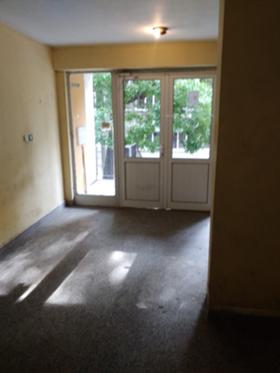 Продава 2-стаен град Русе Център - [1] 