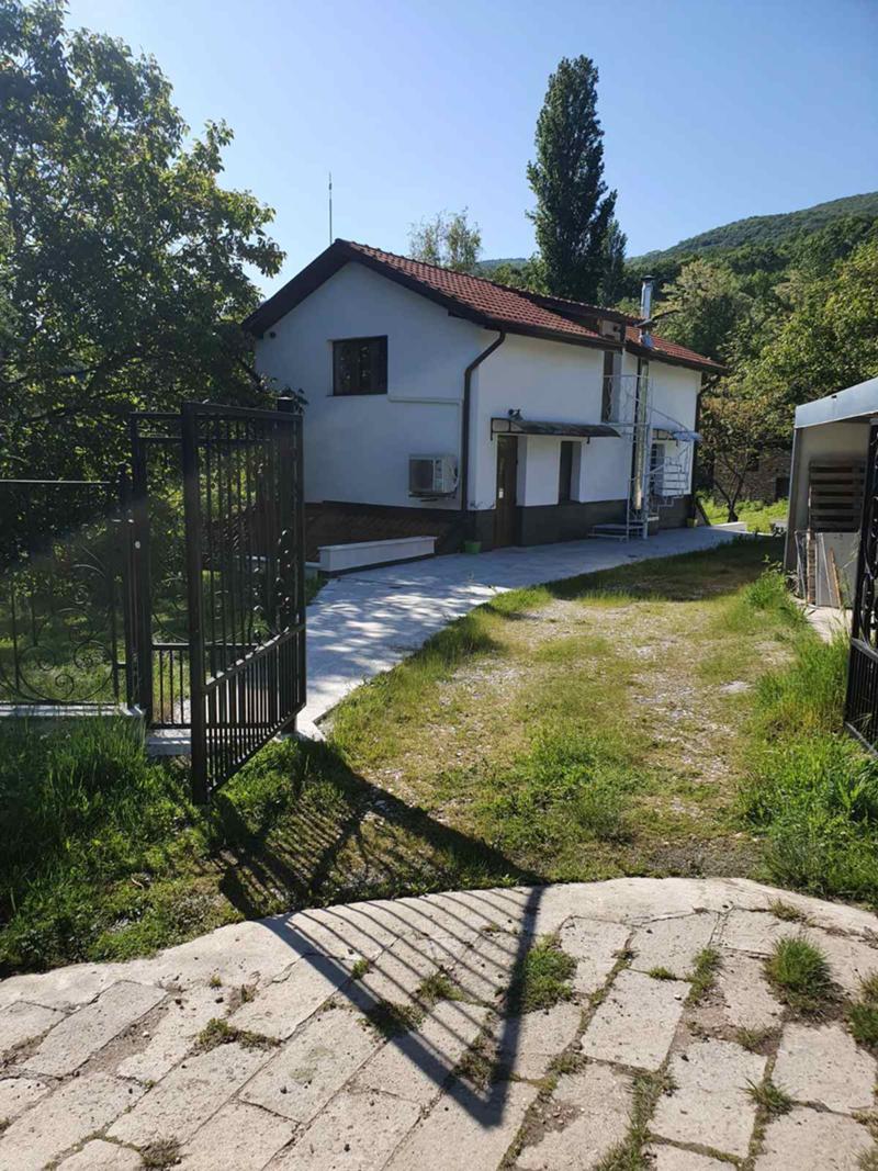 Продава  Къща, област Пловдив, с. Извор •  250 000 EUR • ID 13568289 — holmes.bg - [1] 