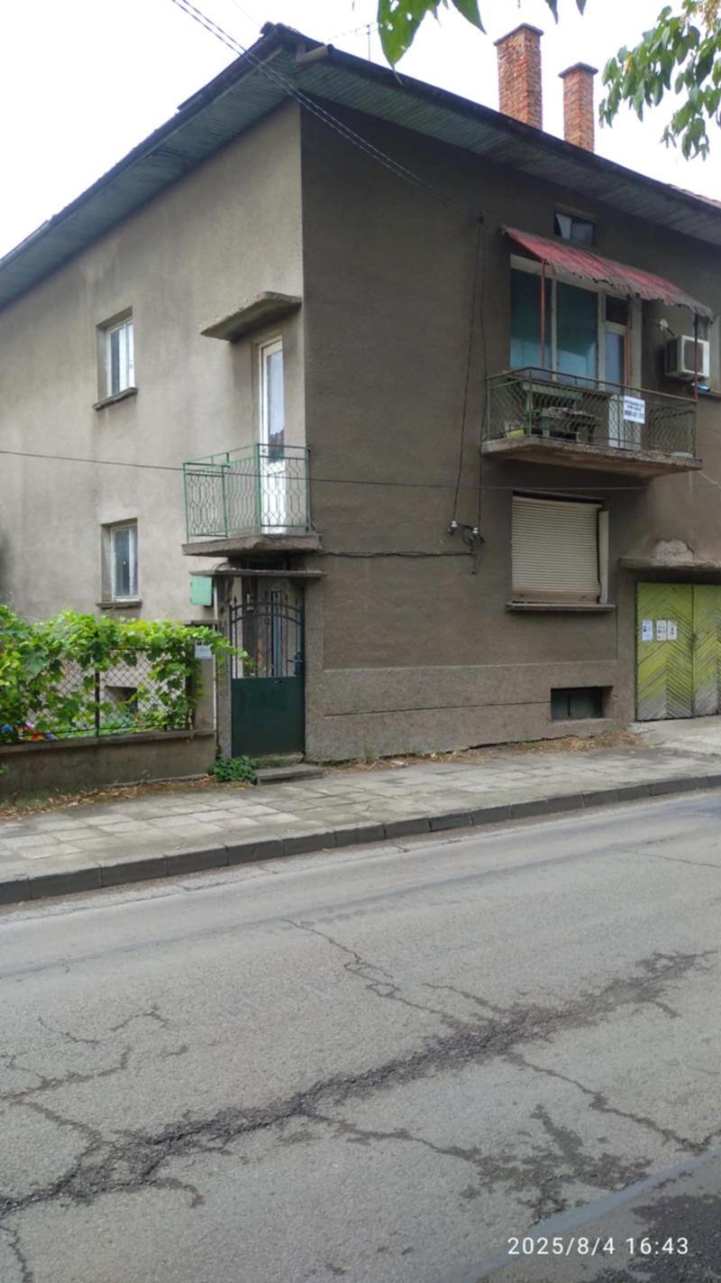 Продава  Къща, област Монтана, гр. Лом • 75 000 € • ID 63885620 — holmes.bg - [1] 
