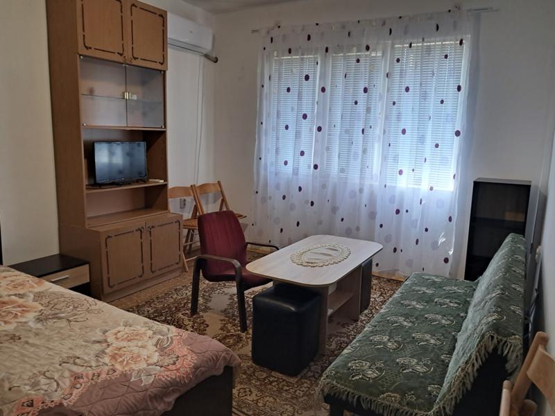 Дава под нем  1-стаен, град Пазарджик, Запад •  170 EUR • ID 48250100 — holmes.bg - [1] 