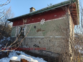 Maison Jedna, région Pernik 3