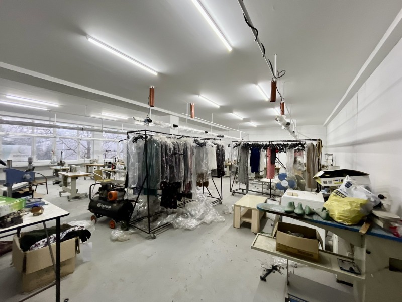 Продава ПРОМ. ПОМЕЩЕНИЕ, гр. Русе, Дружба 1, снимка 2 - Производствени сгради - 52802453