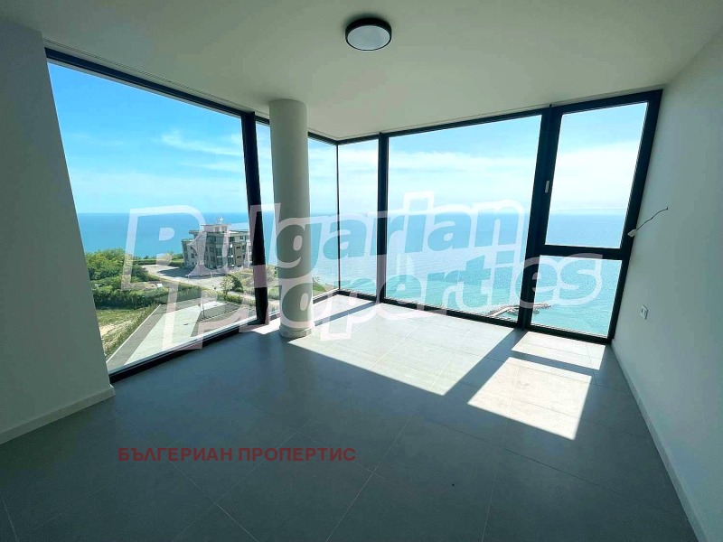 En venta  3+ dormitorios región Dóbrich , Kavarna , 250 metros cuadrados | 39477675 - imagen [16]