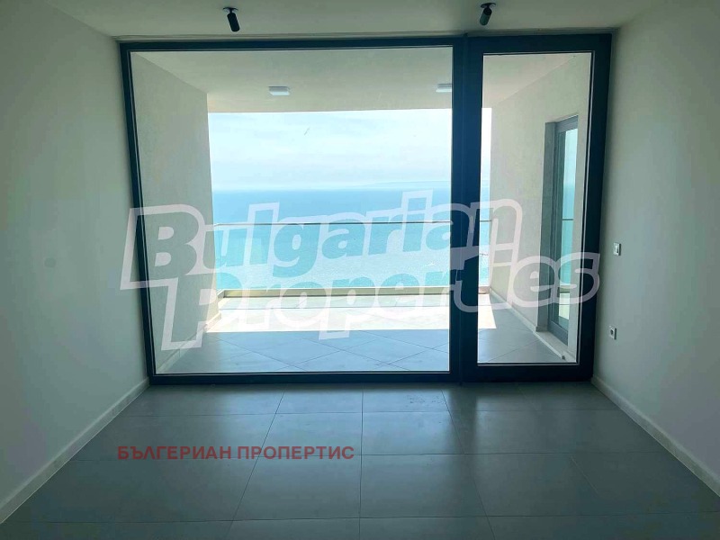 En venta  3+ dormitorios región Dóbrich , Kavarna , 250 metros cuadrados | 39477675 - imagen [6]