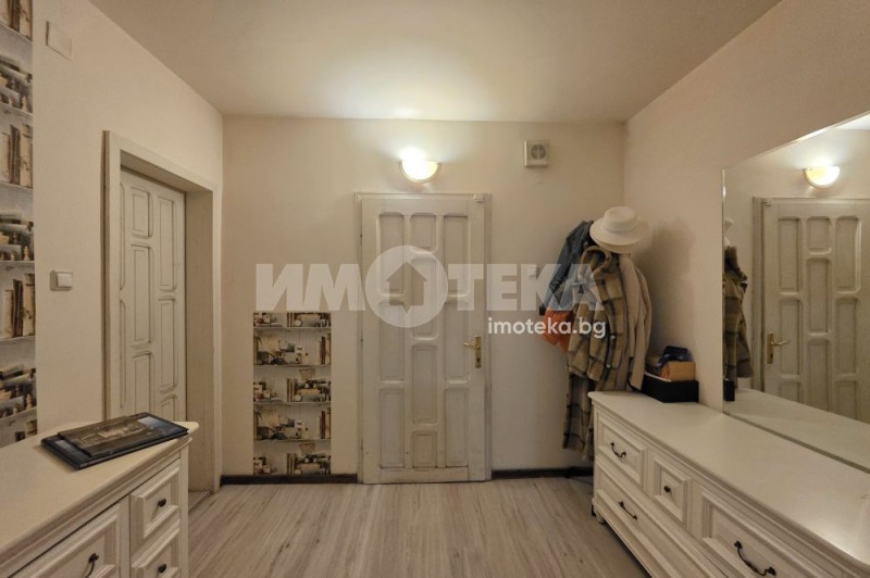 Продава КЪЩА, гр. София, с. Горни Богров, снимка 2 - Къщи - 51889895