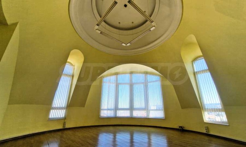 Продава ОФИС в град Варна, ЖП Гара - 242 кв.м / 380 000 € » 743 215.40 лв., СУПРИММО - ОФИС ВАРНА