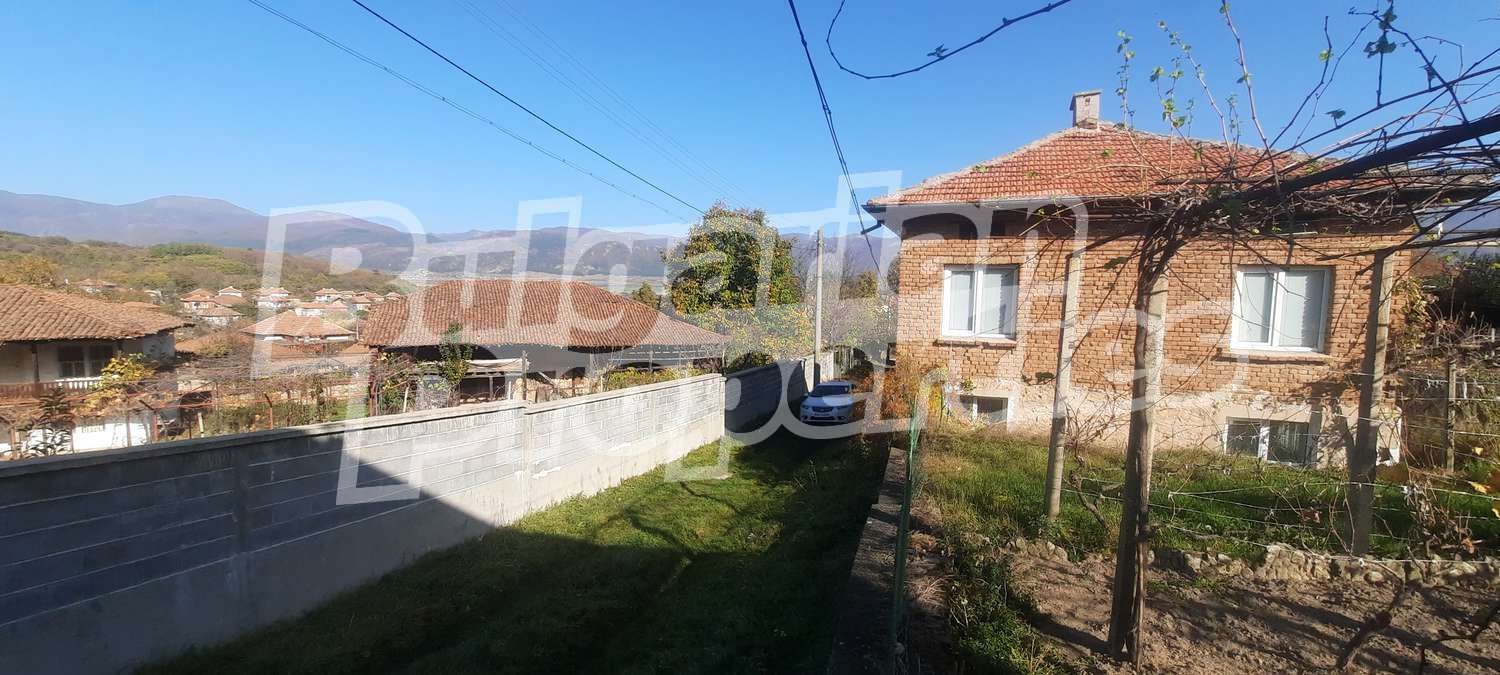 Продава КЪЩА, с. Слатина, област Пловдив, снимка 2 - Къщи - 38553529