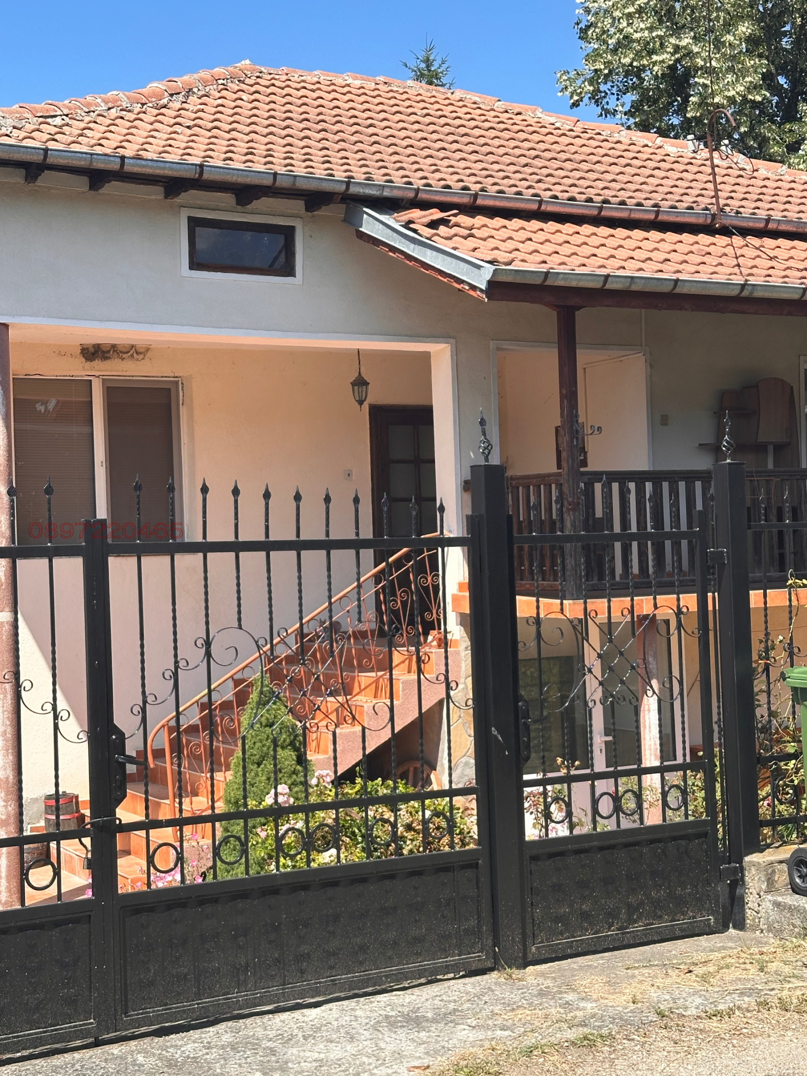 Продава КЪЩА, гр. Априлци, област Ловеч