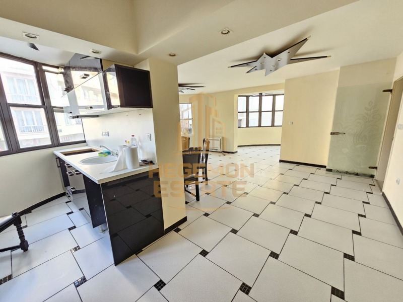 Продава 4-СТАЕН, гр. Варна, Спортна зала