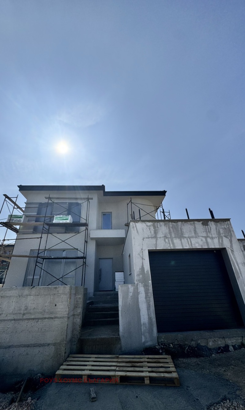Продава КЪЩА в област Пловдив, с. Марково - 267 кв.м / 395 000 € » 772 552.85 лв., РОУЗ ХОУМС БЪЛГАРИЯ