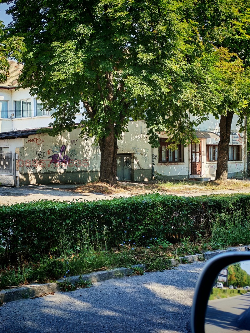 Продава МАГАЗИН в град Търговище, Промишлена зона - 208 кв.м / 106 000 € » 207 317.98 лв.