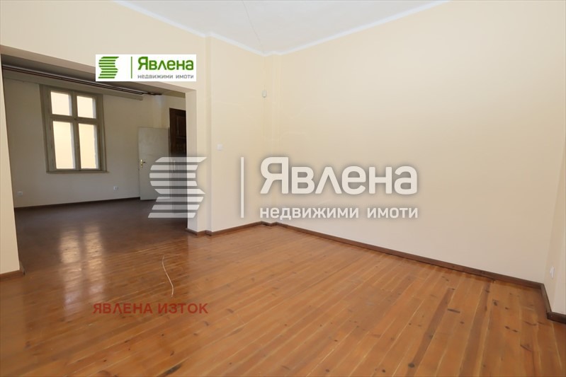 Продава КЪЩА, гр. София, Докторски паметник, снимка 2 - Къщи - 49339673