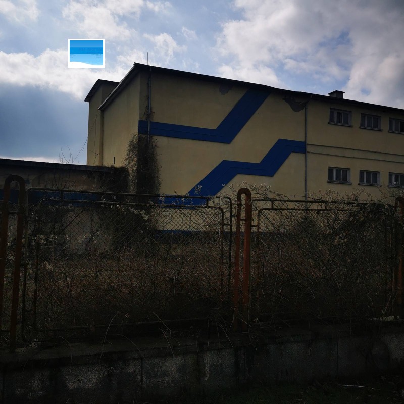 Продава  Пром. помещение област Плевен , гр. Левски , 22200 кв.м | 16194691 - изображение [3]