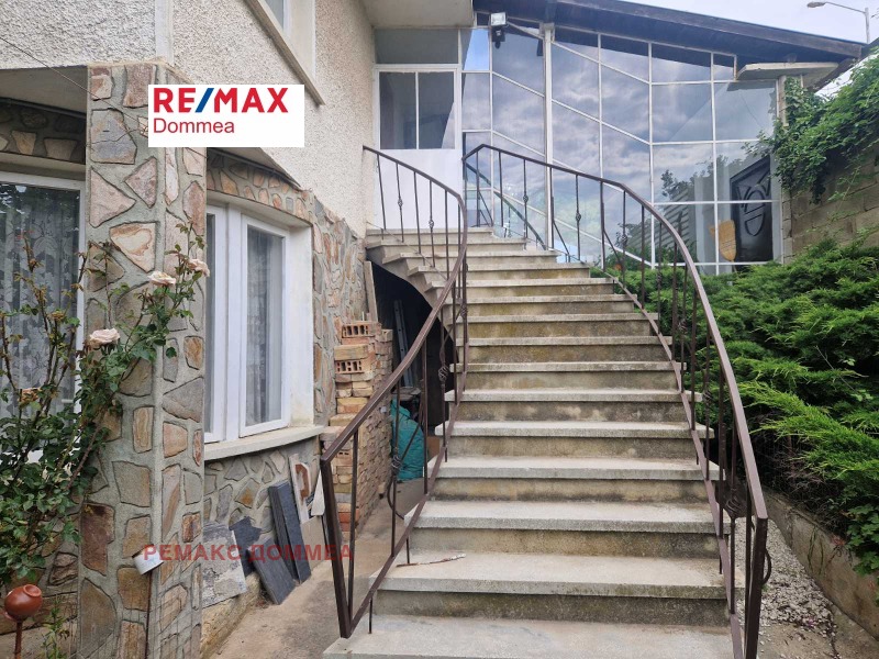 Продава КЪЩА в град Варна, к.к. Св.Св. Константин и Елена - 450 кв.м / 495 000 € » 968 135.85 лв., РЕМАКС ДОММЕА