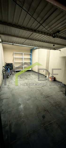 Garage Tschataldscha, Warna