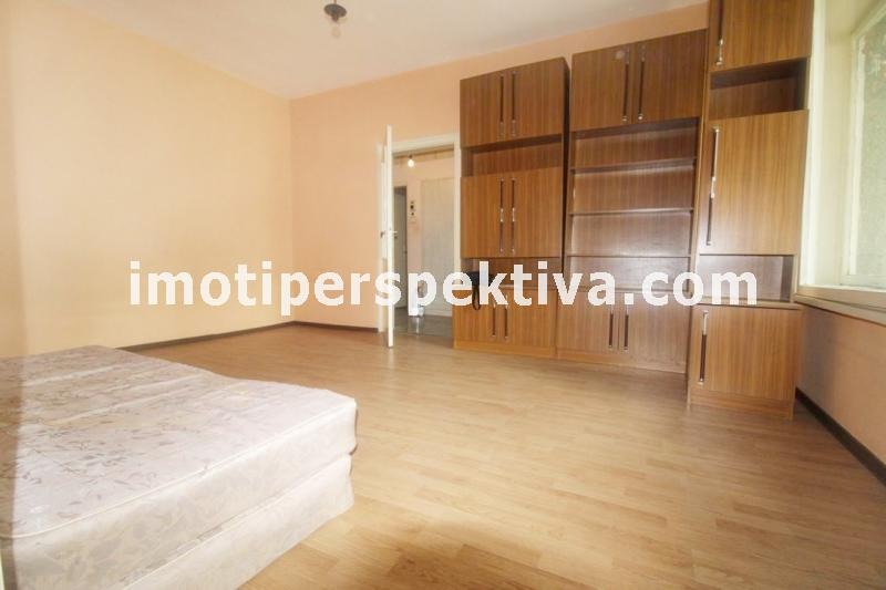 Продава  2-стаен град Пловдив , Център , 63 кв.м | 35673435 - изображение [2]