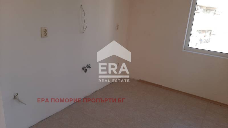 Продава МНОГОСТАЕН, гр. Поморие, област Бургас, снимка 15 - Aпартаменти - 49001057