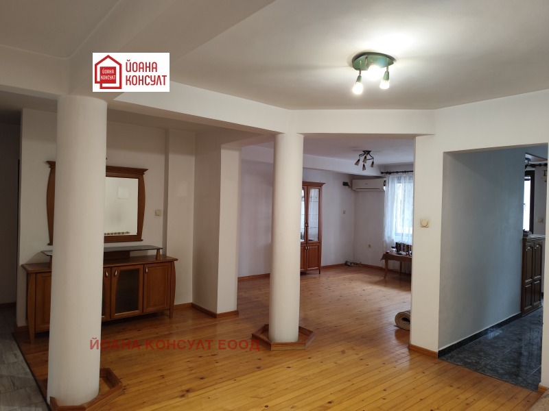 Продава МНОГОСТАЕН, гр. Плевен, Широк център