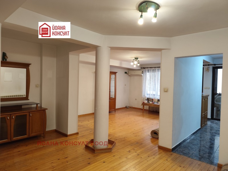 Продава МНОГОСТАЕН, гр. Плевен, Широк център