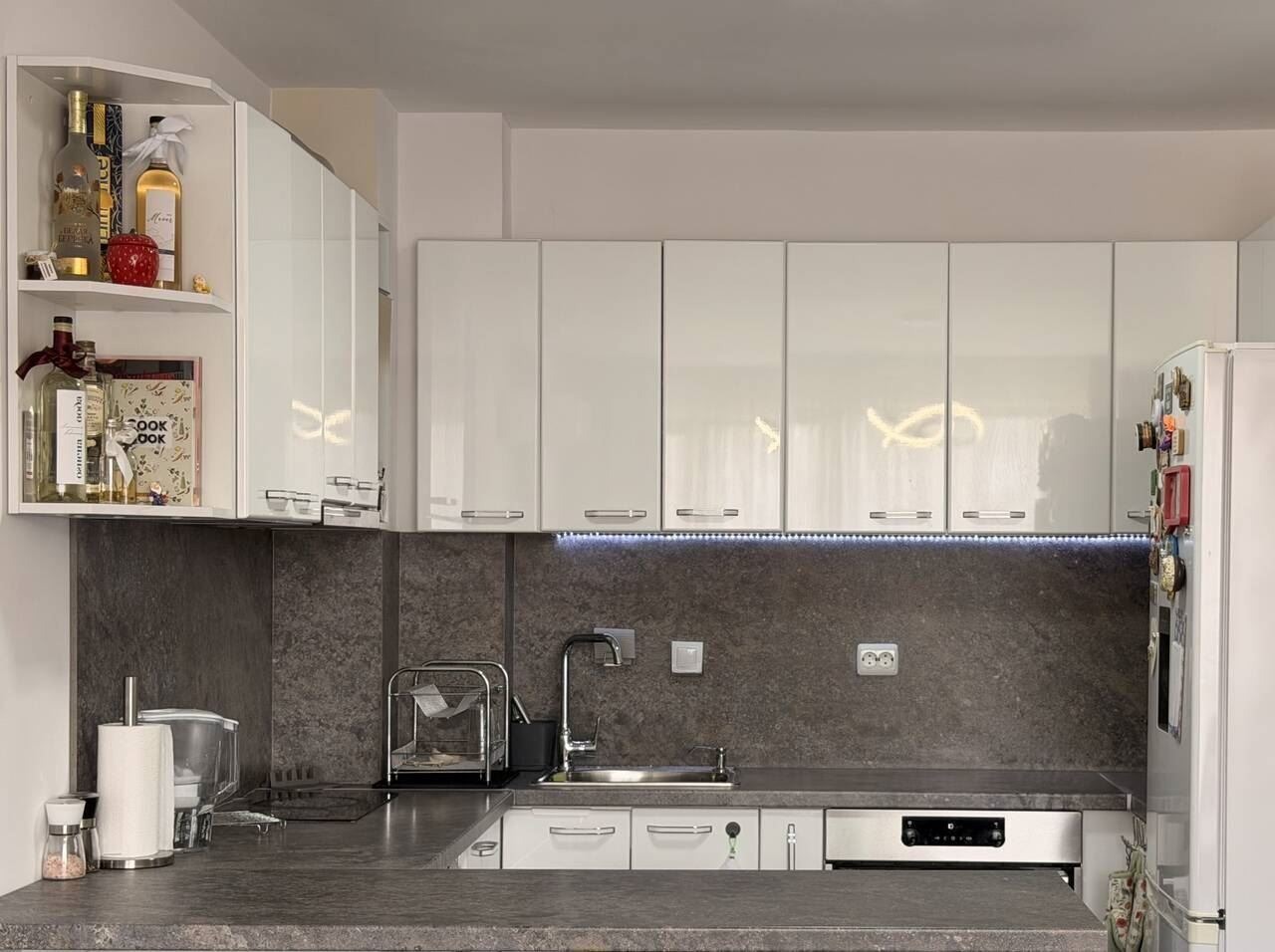 Продава 2-СТАЕН, гр. Пловдив, Южен, снимка 2 - Апартаменти - 54697813