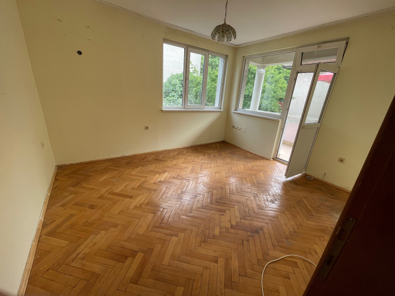 In vendita  2 camere da letto Stara Zagora , Tsentar , 100 mq | 30924526