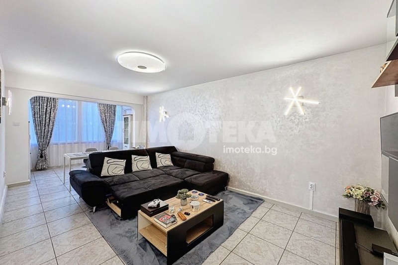 Продава  2-стаен, град София, Зона Б-18 •  195 000 EUR • ID 28364801 — holmes.bg - [1] 