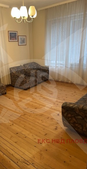 Продава ЕТАЖ ОТ КЪЩА, гр. Пловдив, Център, снимка 3 - Етаж от къща - 54232016