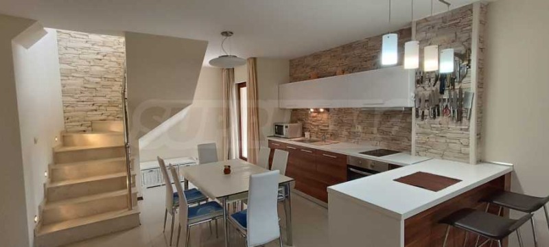 Продава 4-СТАЕН в град Варна, к.к. Златни пясъци - 208 кв.м / 295 000 € » 576 969.85 лв., СУПРИММО - ОФИС ВАРНА