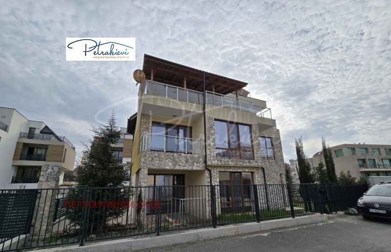 Продава КЪЩА в област Бургас, гр. Созопол - 300 кв.м / 600 000 € » 1 173 498.00 лв., ПЕТРАКИЕВИ ООД