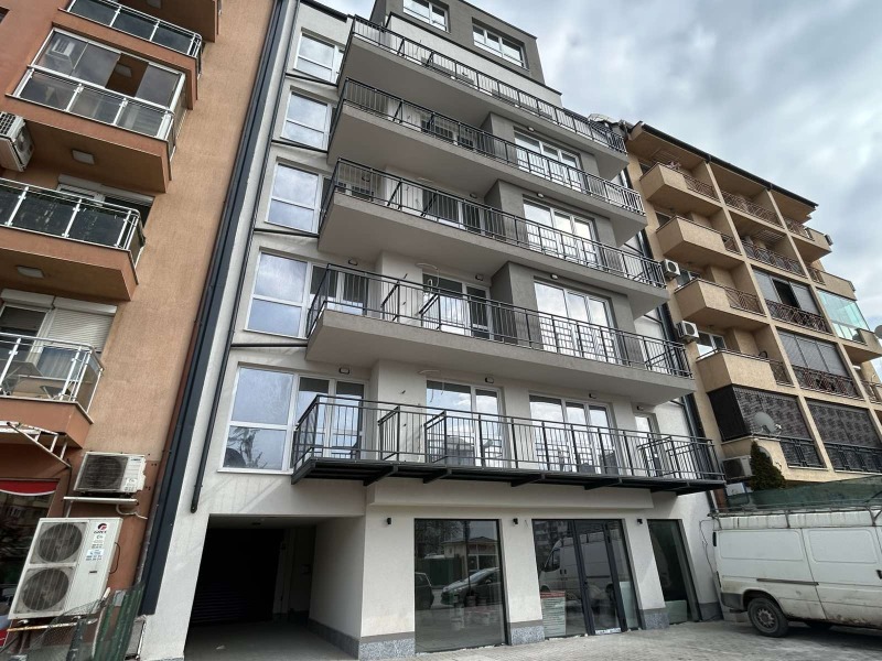 Продава  3-стаен град София , Надежда 4 , 100 кв.м | 83927402