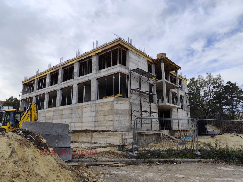 Продава МНОГОСТАЕН, гр. Варна, Аспарухово, снимка 2 - Апартаменти - 52211173