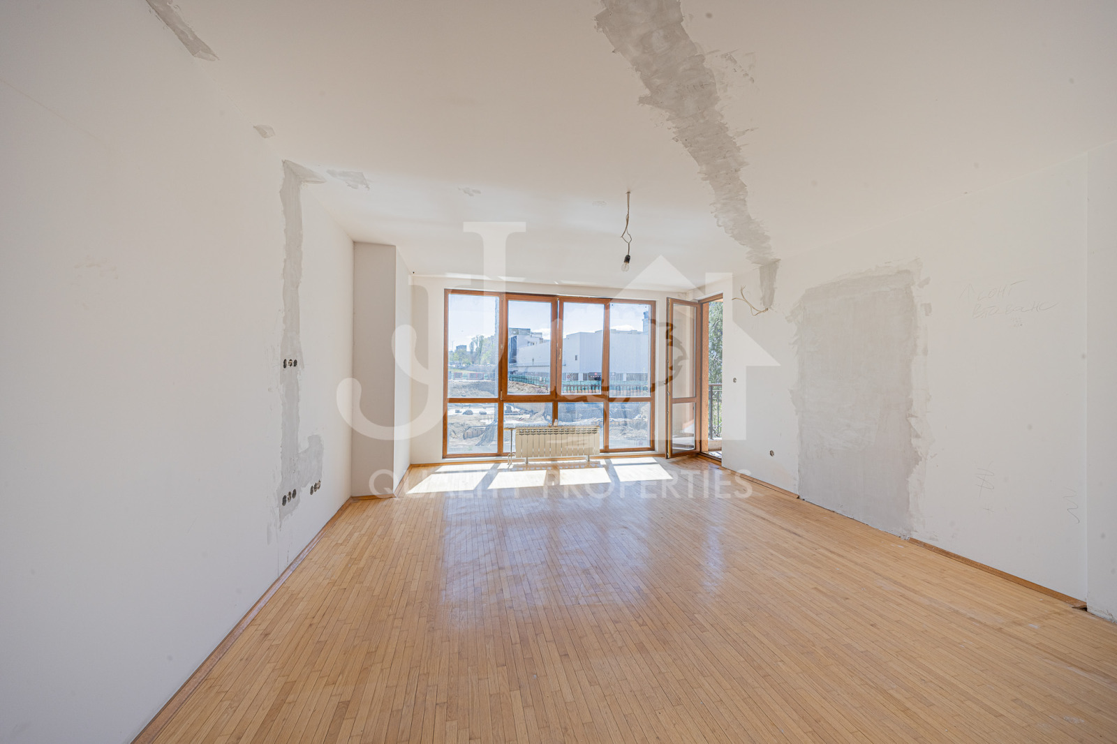 Продава МНОГОСТАЕН, гр. София, Изток, снимка 2 - Апартаменти - 54254051