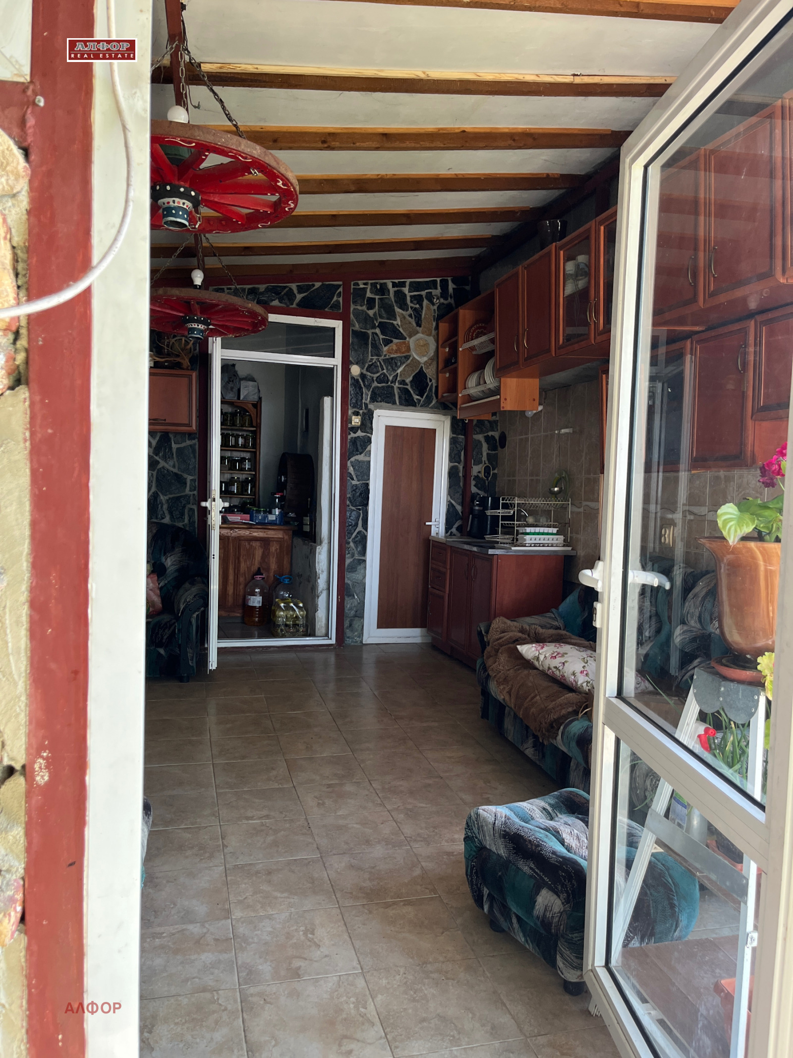 Продава КЪЩА, гр. Варна, м-т Сотира, снимка 6 - Къщи - 54297506