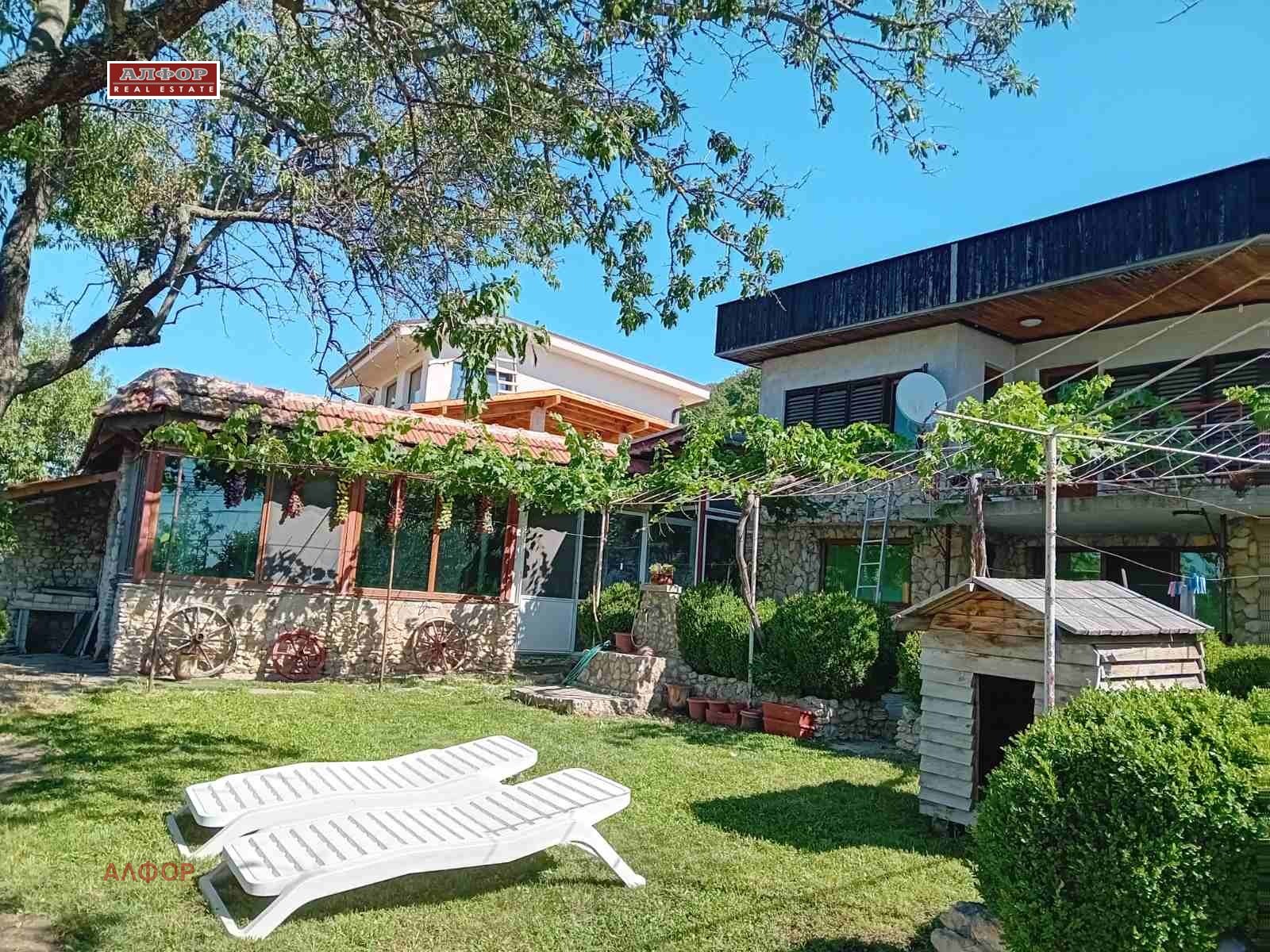 Продава КЪЩА, гр. Варна, м-т Сотира, снимка 2 - Къщи - 54297506