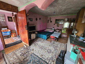 Haus Dwe mogili, region Russe 7