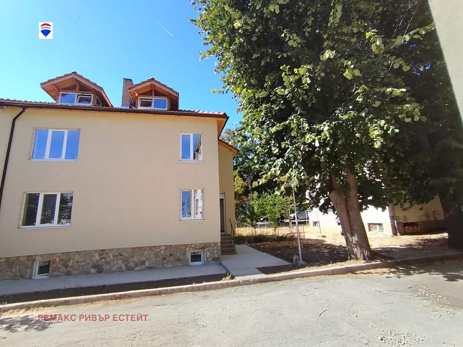 Продава КЪЩА, гр. Русе, Здравец, снимка 2 - Къщи - 51846403