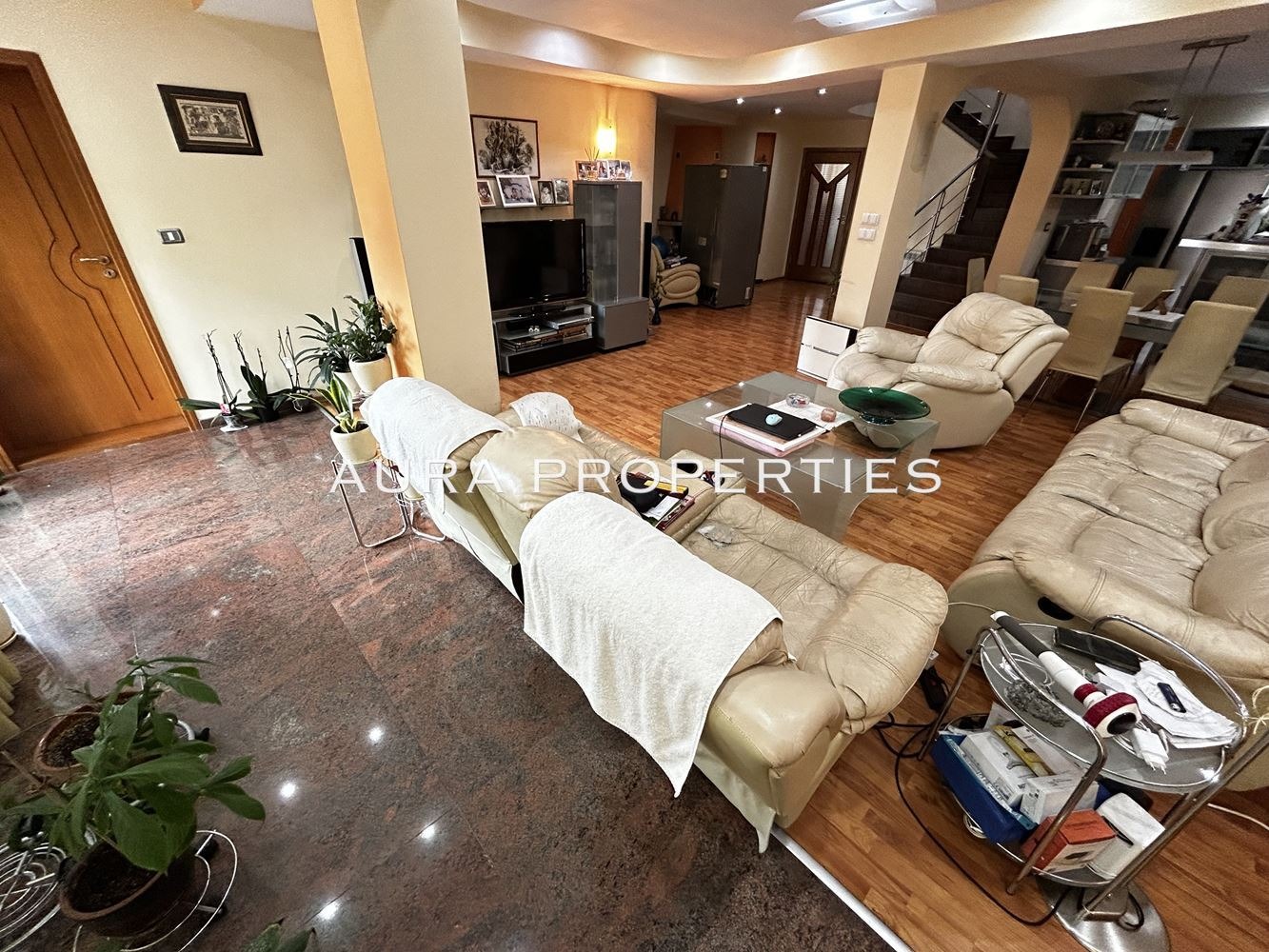 Продава КЪЩА, гр. Разград, Варош, снимка 2 - Къщи - 56198202