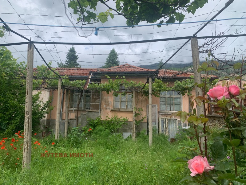 Продава КЪЩА в област Пловдив, гр. Карлово - 110 кв.м / 61 000 € » 119 305.63 лв., ЖУТЕВА ИМОТИ