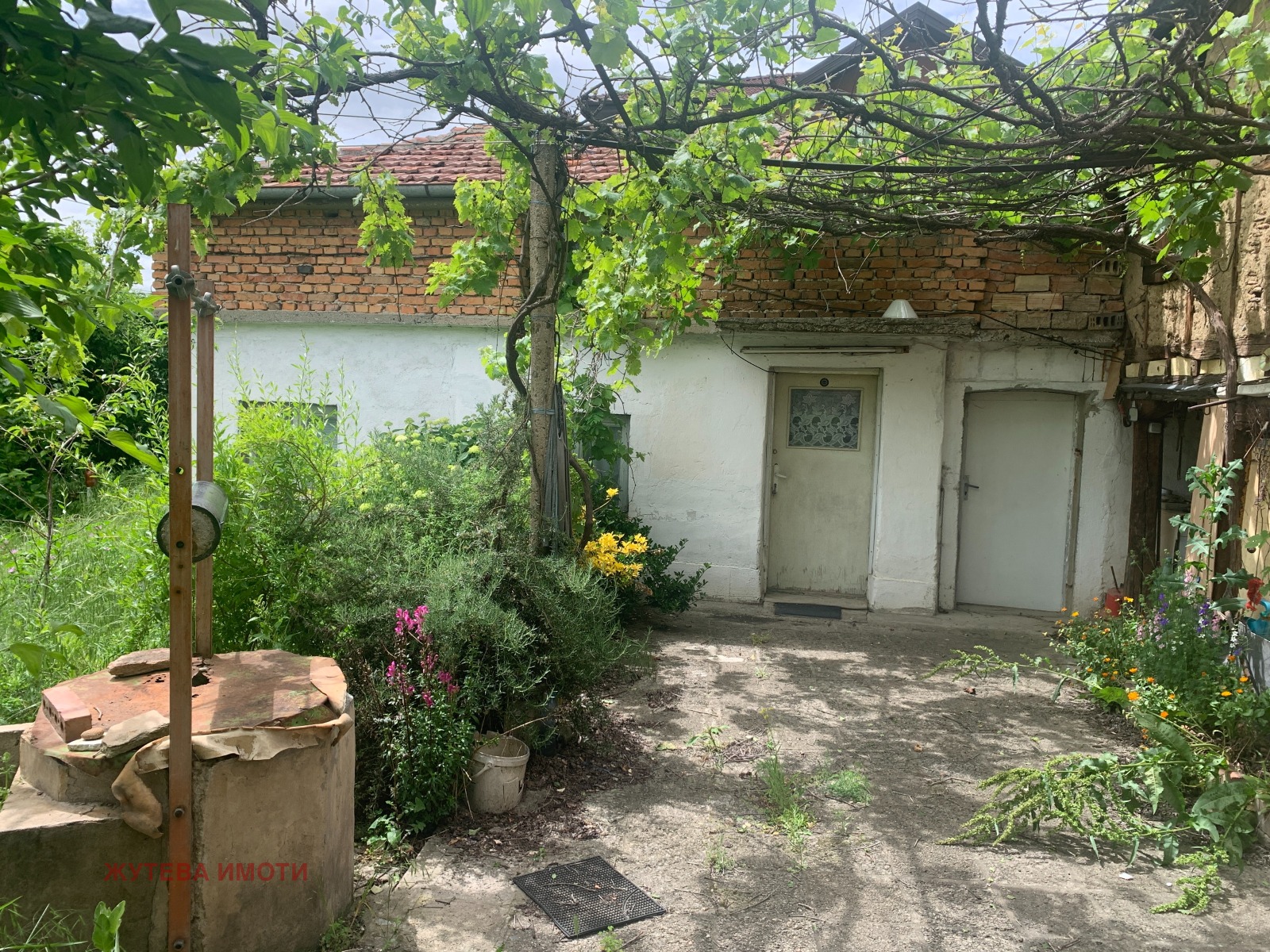 Продава КЪЩА, гр. Карлово, област Пловдив, снимка 2 - Къщи - 50559326