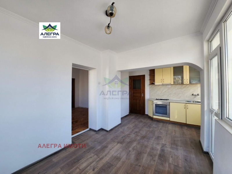 Продава  3-стаен град Пазарджик , Център , 87 кв.м | 83389634