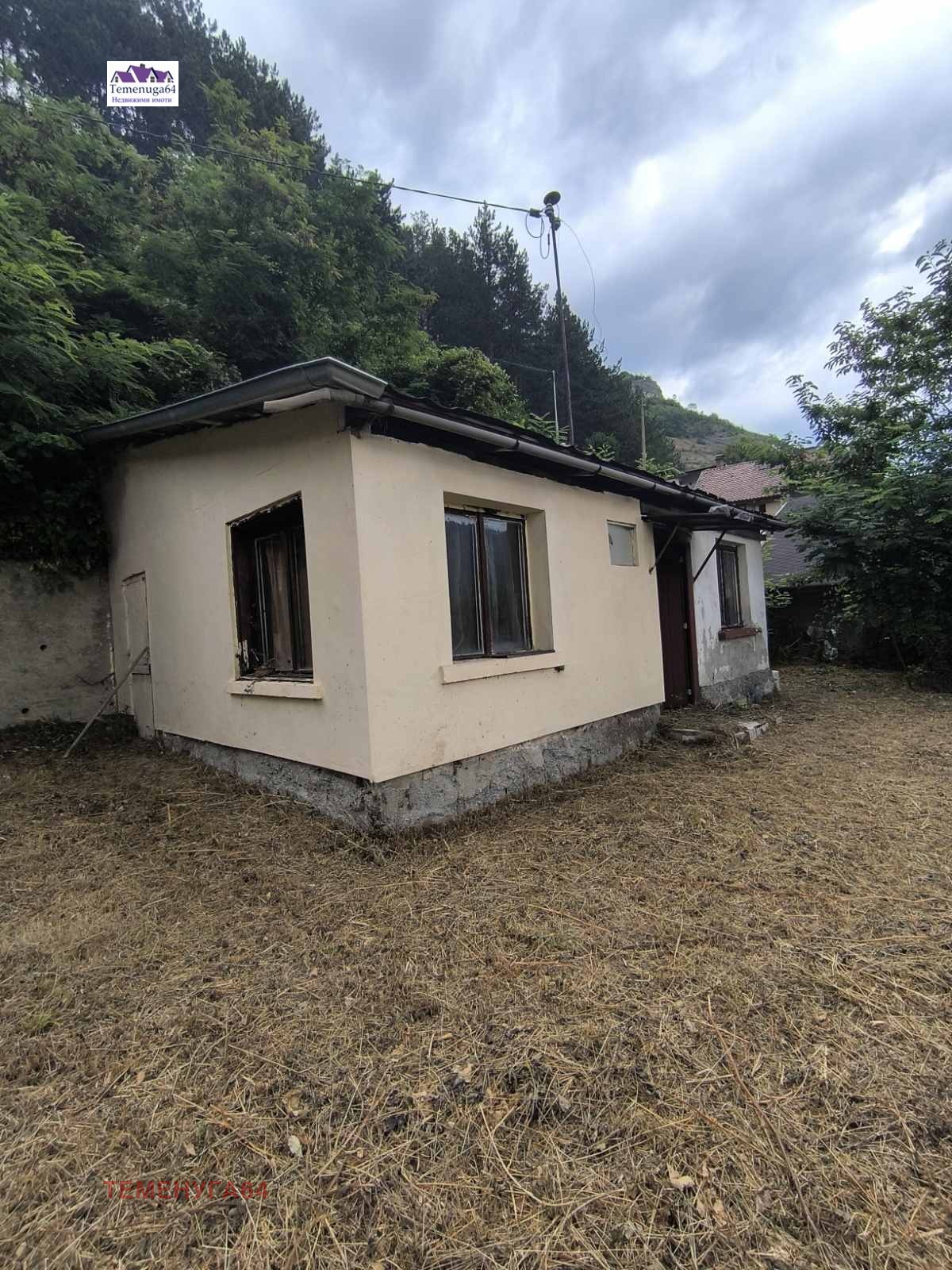 Продава КЪЩА, с. Церово, област София област