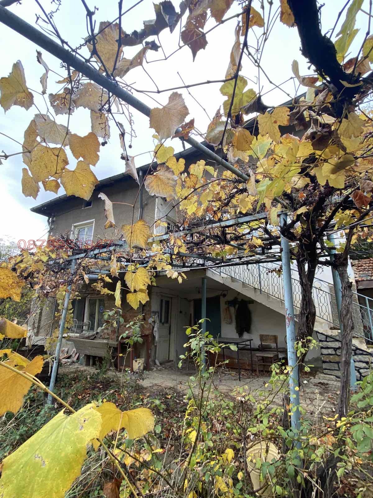 Продава КЪЩА, гр. Ботевград, област София област, снимка 2 - Къщи - 54383079