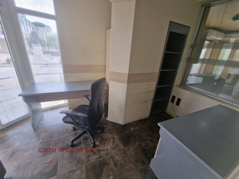 Продава  Офис град Благоевград , Идеален център , 75 кв.м | 21566867 - изображение [3]